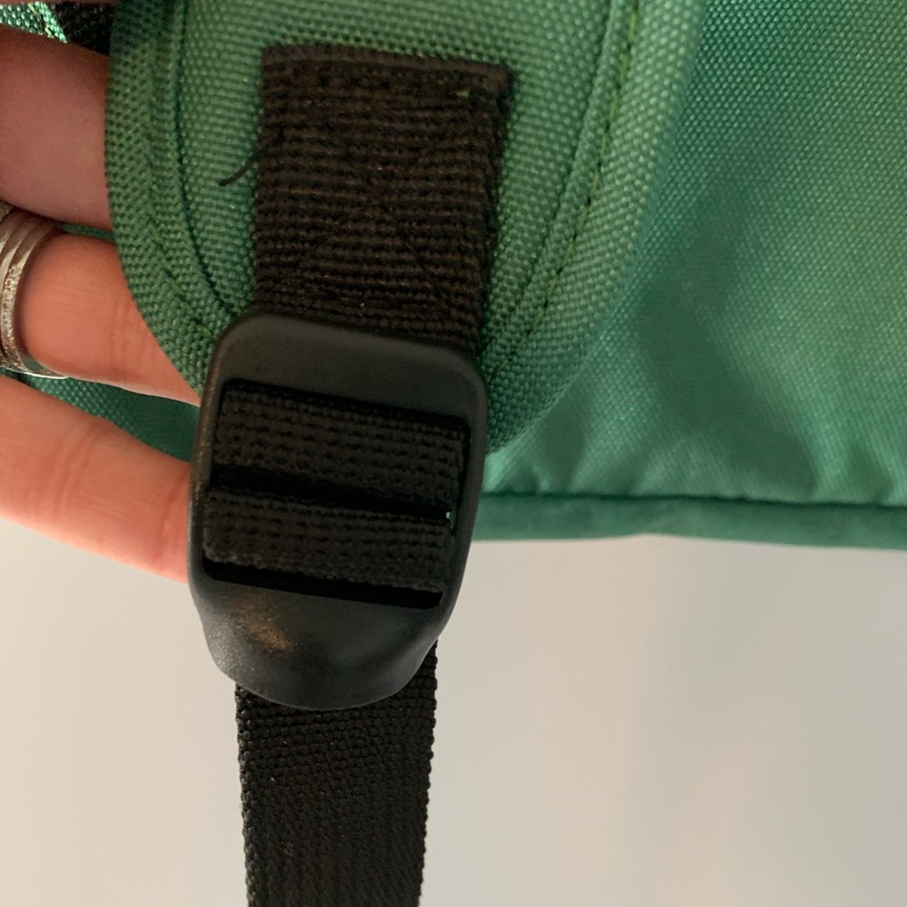 NWOT Arbonne Cute & Durable Green Backpack. Adjustable shoulder straps. Pockets. - Picture 8 of 11